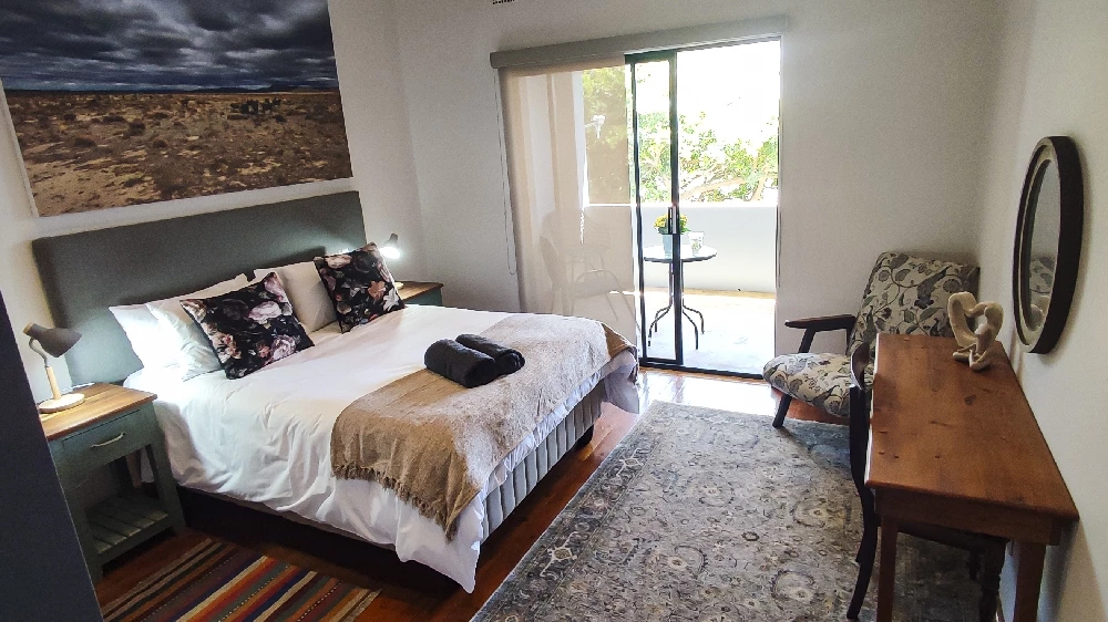 accommodation in mosselbay- bedroom with balcony